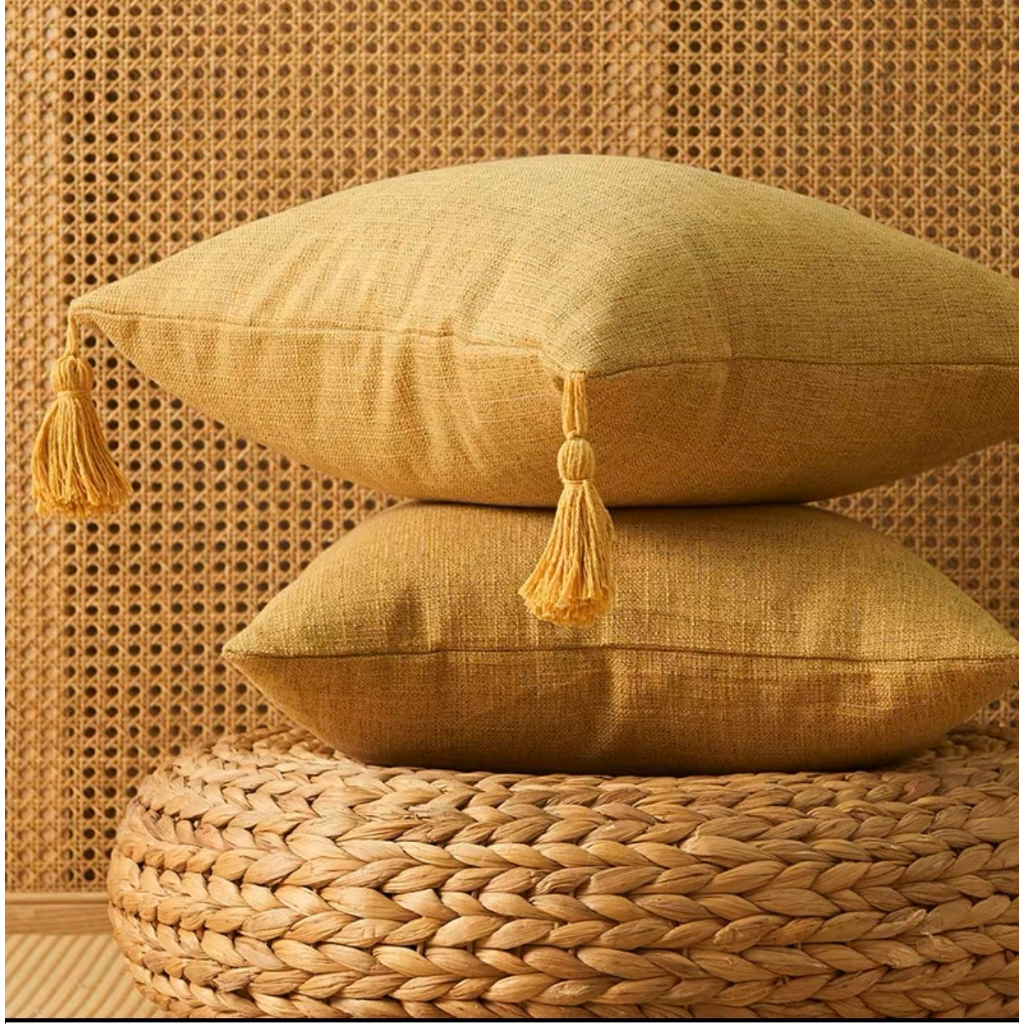 Gối tựa lưng sofa vải gai dày dặn họa tiết đơn sắc phong cách Châu Âu có tua rua