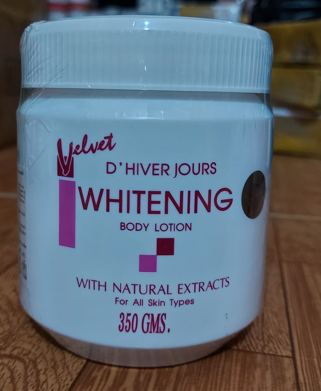 Kem Velvet Whitening Chính Hãng Thái