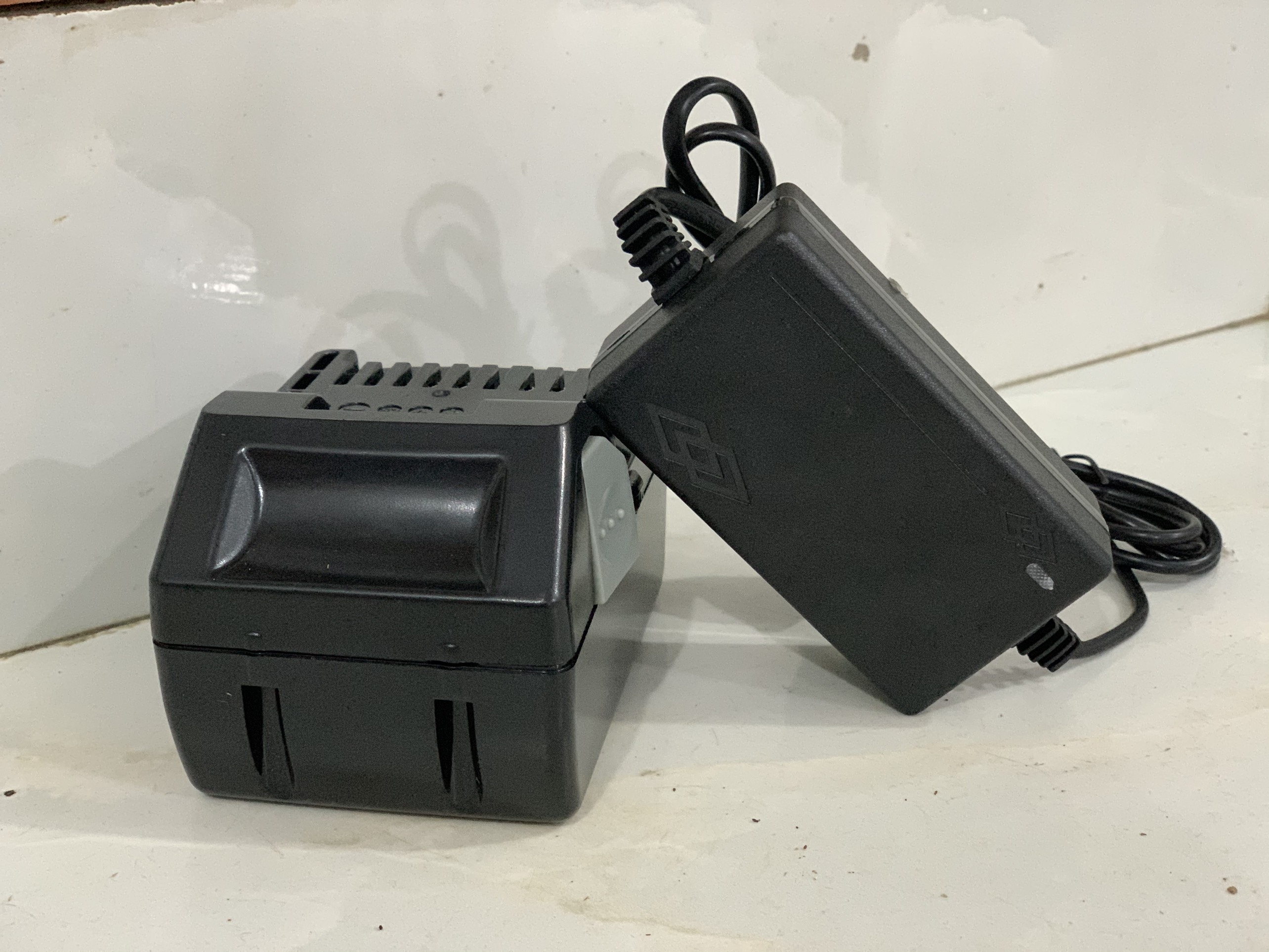 Pin hitachi 14.4v sử dụng thay thế cho máy khoan bắn vít nhận sạc adapter