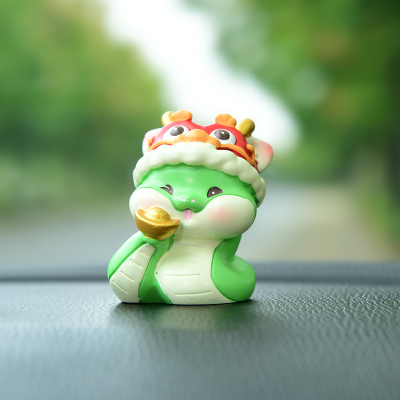 Mô Hình Rắn ChiBi Xanh Đội Nón Mùa Xuân Trang Trí Ô Tô Bàn Làm Việc