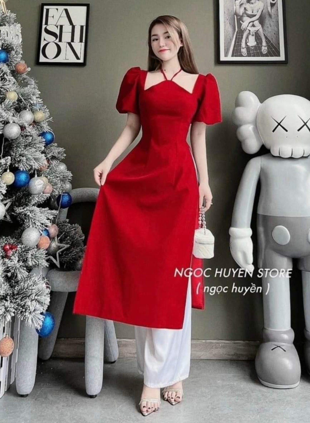Áo dài đỏ cổ yếm sang chảnh mẫu mới 2023 - Áo Dài Đan Linh