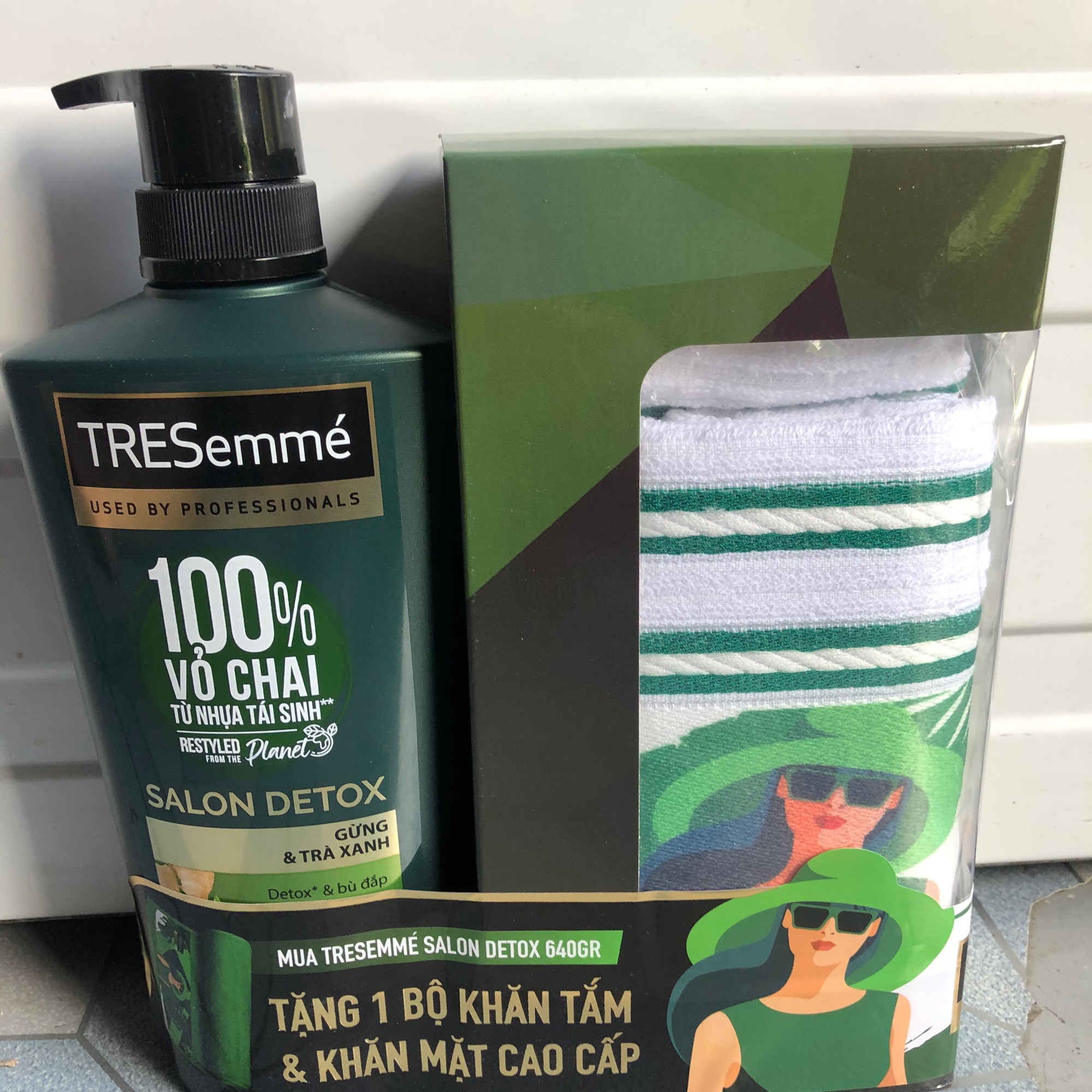 Dầu Gội Tresemmé Keratin Smooth Màu Xanh Tặng Hai Cai Khăn 1 Khăn Tắm Và 1 Khăn Mặt Nhé