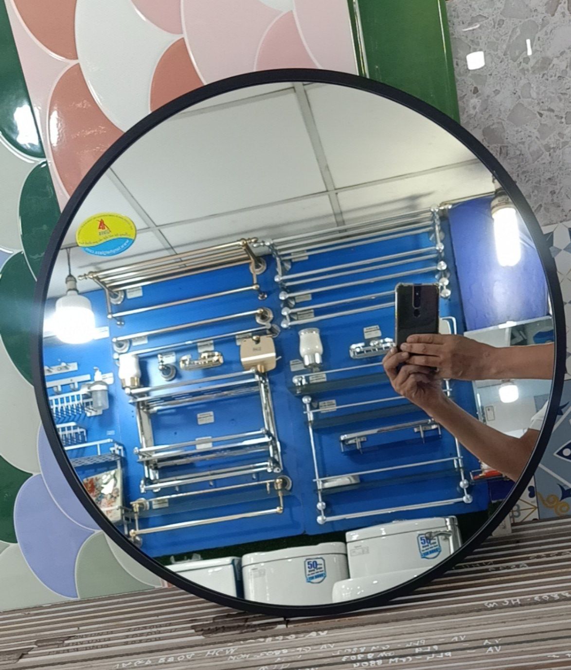Combo Bàn Đá Lavabo 1 Tầng + lavabo vuông trắng + gương viền đen + vòi đen nóng lạnh + xả lavabo