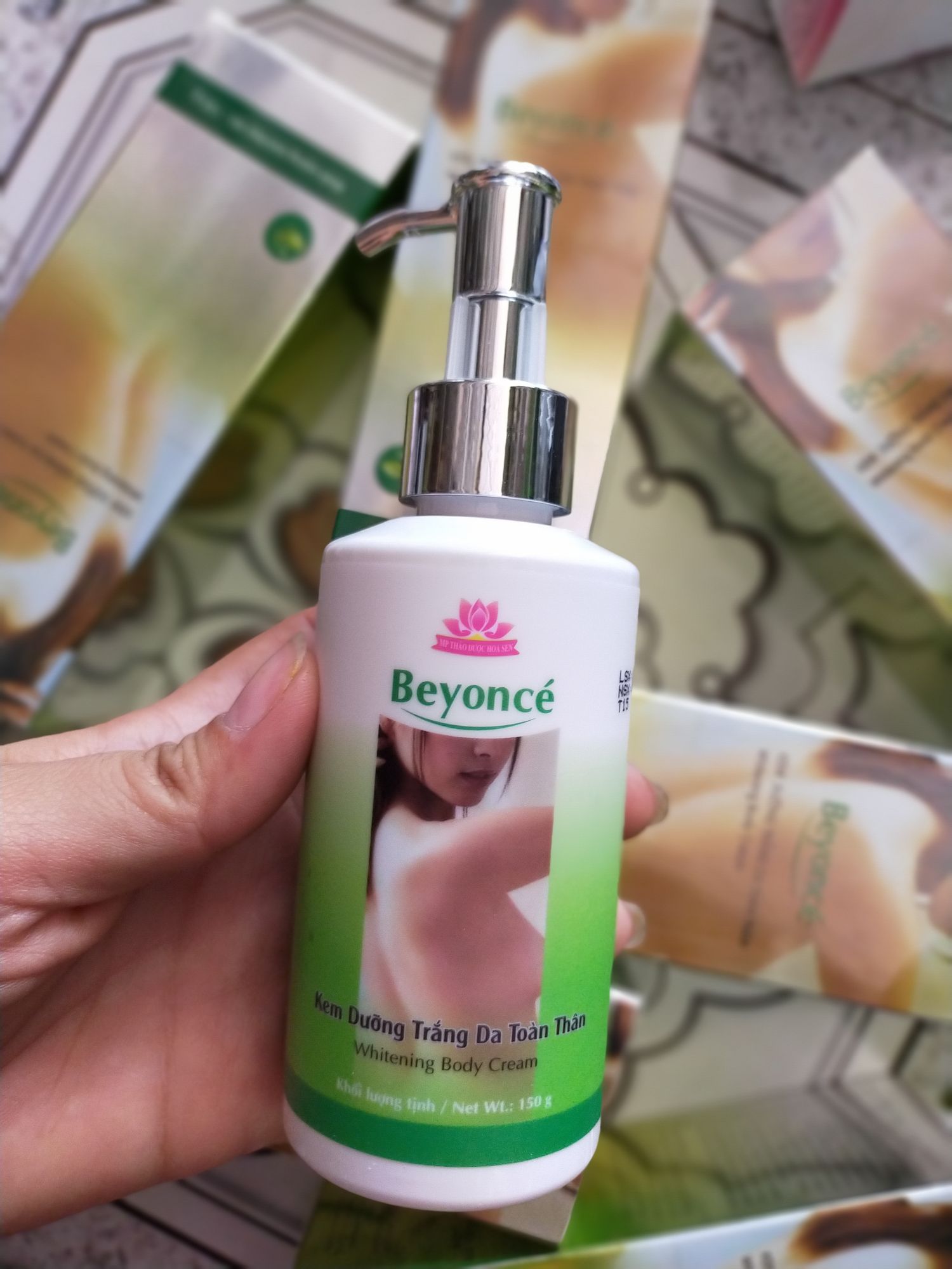 Kem Dưỡng Thể Trắng Da Beyonce