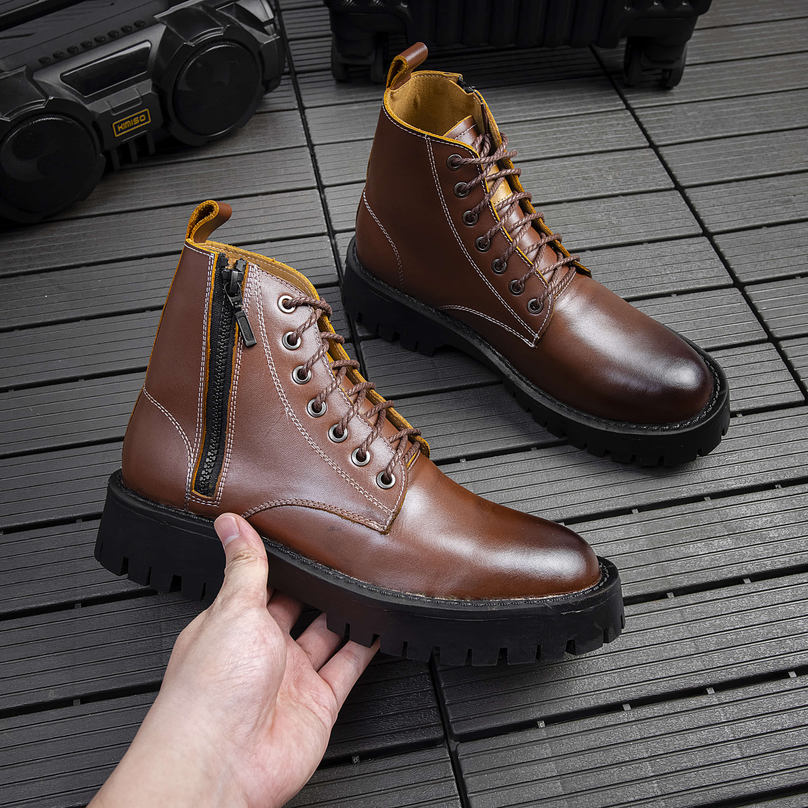 Giày Combat Boots Nam AROTI Zip Boots Cổ Cao Chất Da Bò Đẹp Cao Cấp Chống Thấm Nước Đế Khâu Siêu Bền Giúp Bảo Vệ Và Tăng Chiều Cao 5cm G610-Đ