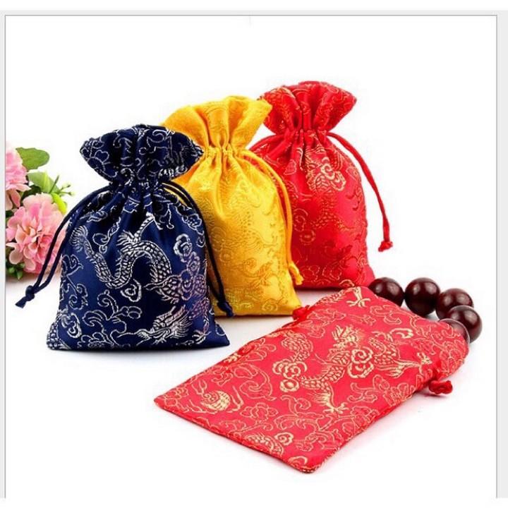 4 mẫu- Túi Phước May Mắn Omamori Túi gấm Omamori mèo may mắn nhiều mẫu nhiều màutúi gấm may mắn thích hợp làm quà tặng cho bạn bè và người thânRing ngay túi gấm may mắn về bổ sung cho bộ sưu tập cosplay của bạn nhétúi gấm may mắn đang hot trên thị trường và được các bạn trẻ vô cùng yêu thích.túi gấm may mắn cập nhật theo mốt mới nhất và update thường xuyênQuà tặng đặc biệt dành cho các fan