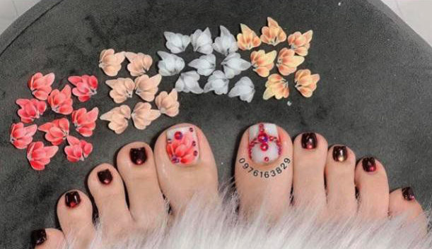 [HCM]Sản phẩm trang trí móng  vẽ nổi Nail desige  hoa vẽ nổi. Hoa nổi 4D Fantasy set 2 hoa theo màu.Hoa dễ bẻ from móng(hàng vẽ tay không đổ khuôn )