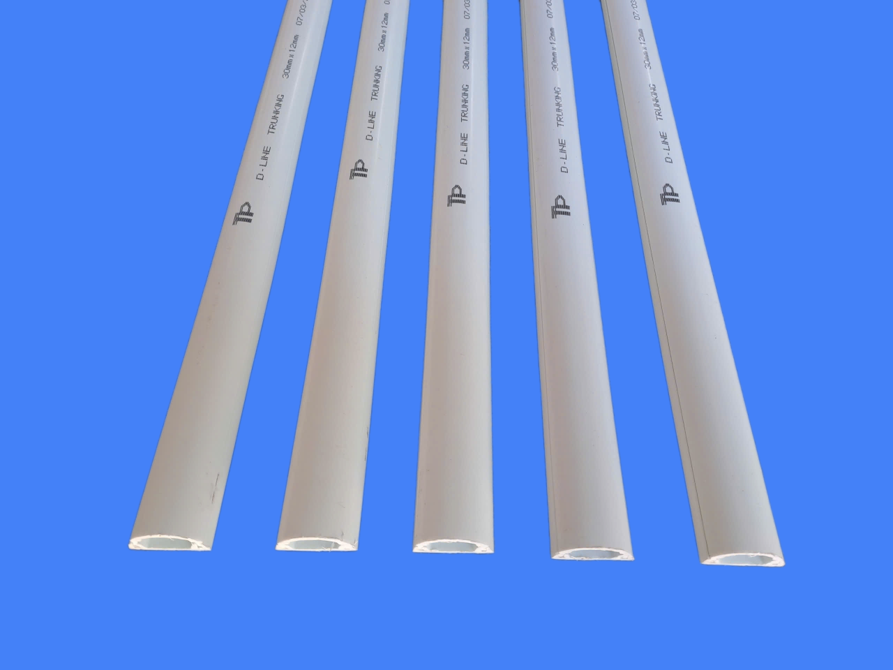 Nẹp bán nguyệt nhựa Tiến Phát D30 3P 30x12 Ghen bán nguyệt nẹp sàn luồn dây điện PVC 1.2m