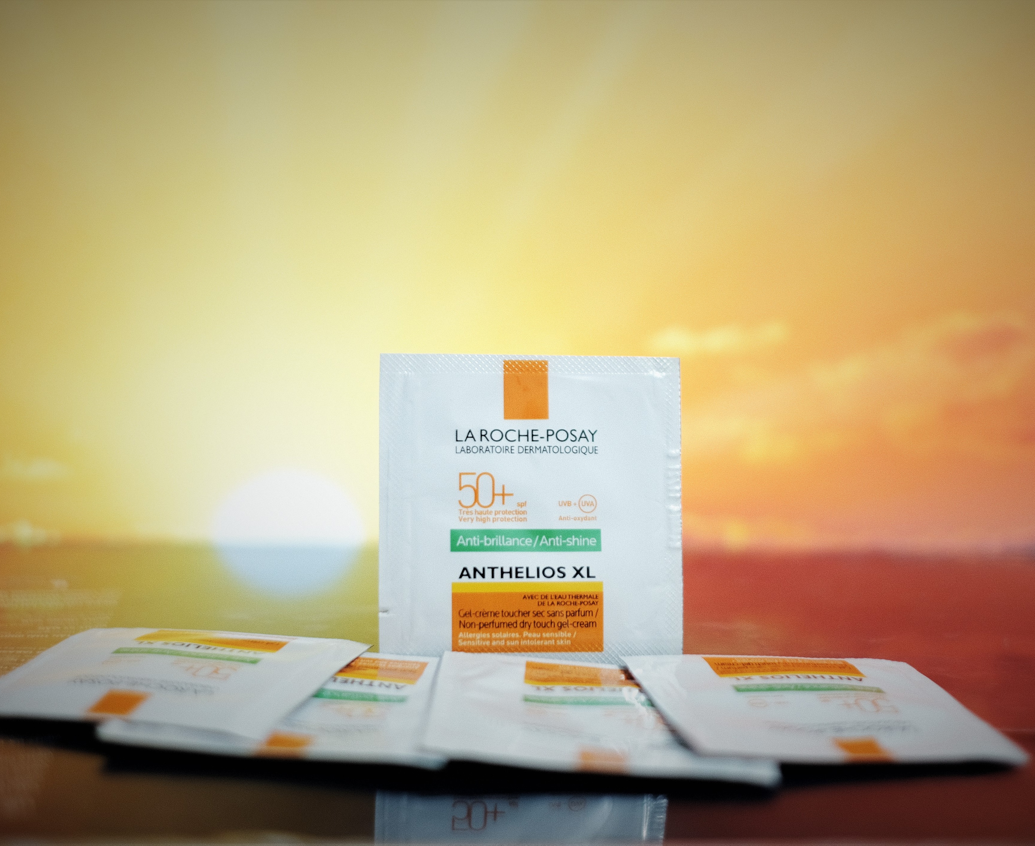 SAMPLE GÓI 2ml KEM CHỐNG NẮNG DA DẦU SPF 50+ LaRoche Posay