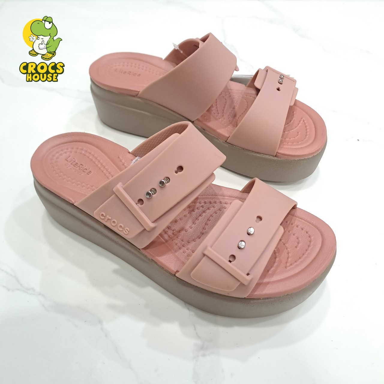 Dép Crocs Đế Cao 5 Phân Brooklyn Mid Wedge Version 2 Nhiều Màu Dép Quai Ngang Cài Khuy Brooklyn Nữ -