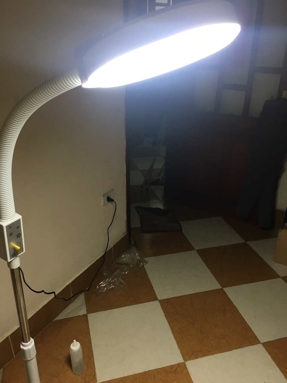 Đèn Led Spa Siêu Sáng 120 Bóng Điều Chỉnh Ánh Sáng Xoay 360 Độ Đế Đổ Nước Hoặc Cát ( Mẫu Số 1 2 Hoặc Số 3)