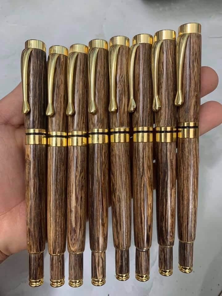 Bút trầm hương