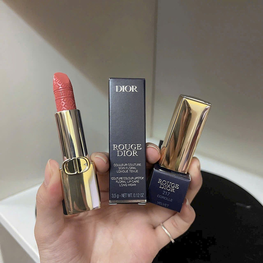 Son thỏi lì Dior Rouge 217 Golden Case Velvet Corolle màu hồng cam đất quyến rũrạng rỡ.