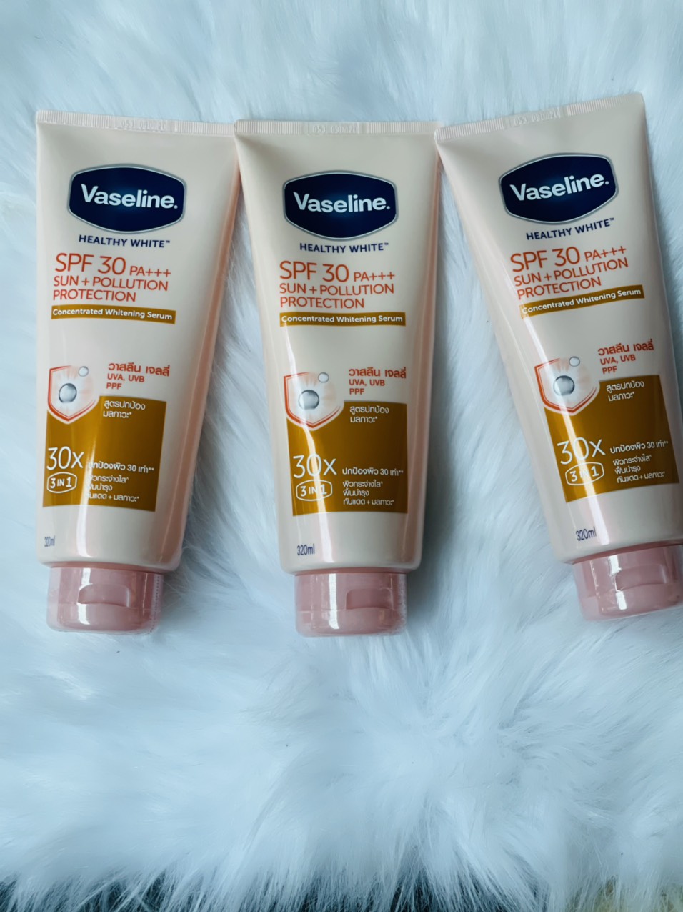 Dưỡng Thể Trắng Da Thái Lan Vaseline Healthy White 3 In 1 Spf 30 Pa +++ 320Ml