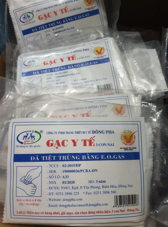 Combo 2 bịch gạc y tế tiệt trùng Đông Pha 3 con nai (gói 10 miếng) - 8x9 bông mềm có khả năng thấm hút cao và nhanh sử dụng rộng rãi trong y tế và tủ thuốc gia đình