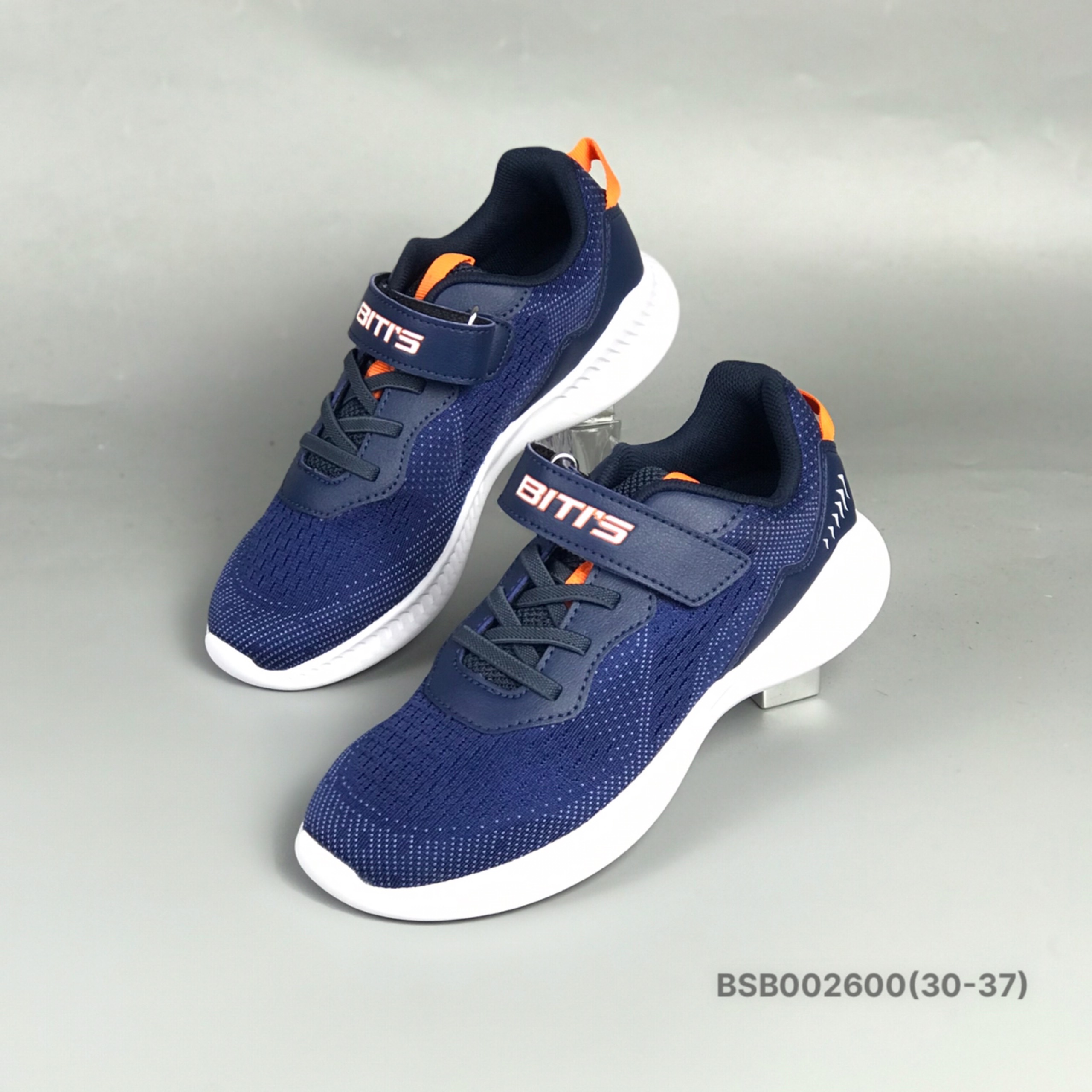 Giày thể thao trẻ em BITIS 32-37 - Giày sneakers bé trai quai dán đế siêu nhẹ BSB002600