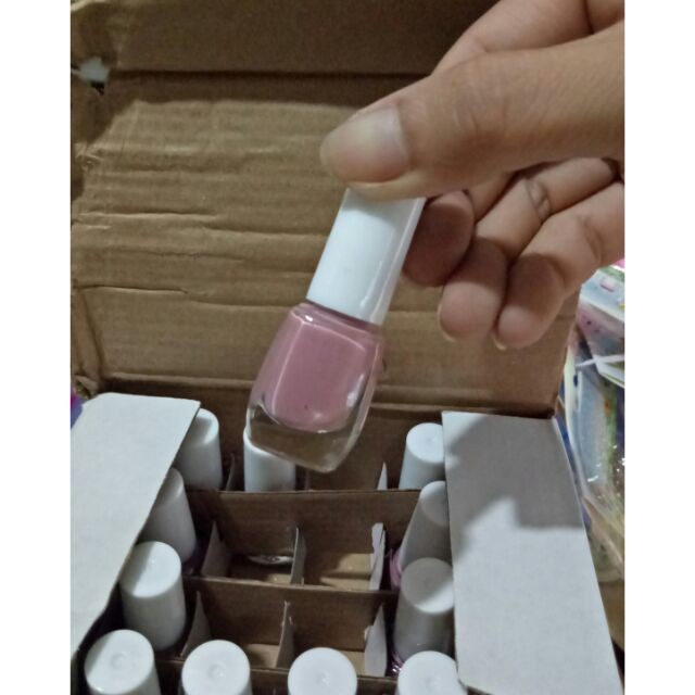 24 LỌ SƠN MÓNG TAY CÁC MÀU 65K