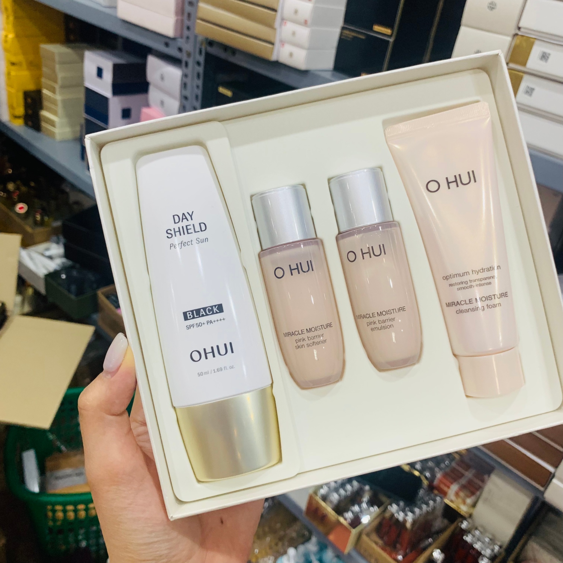 Set Kem Chống Nắng Dưỡng Da Và Làm Sạch Da Ohui Day Shield Perfect Sun Special Set Spf50+/pa++++ 3 S