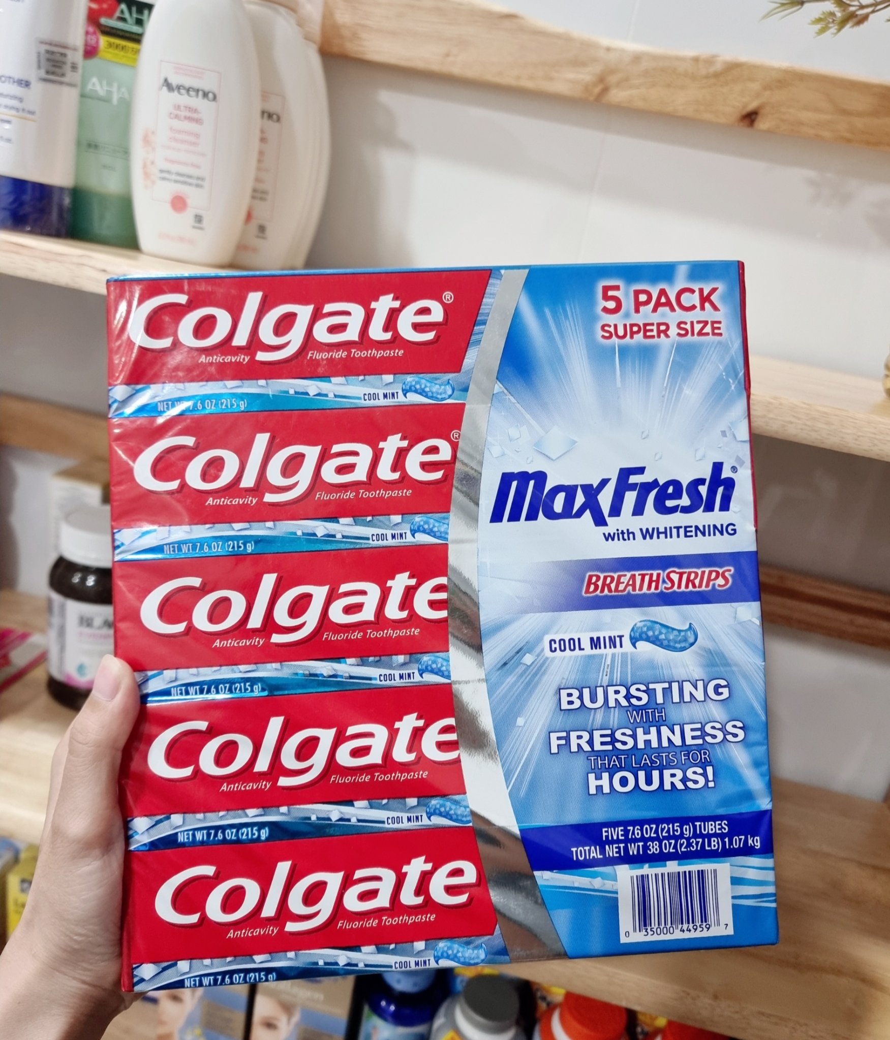 Kem Đánh Răng Colgate Max Fresh With Whitening Breath Strips 215G