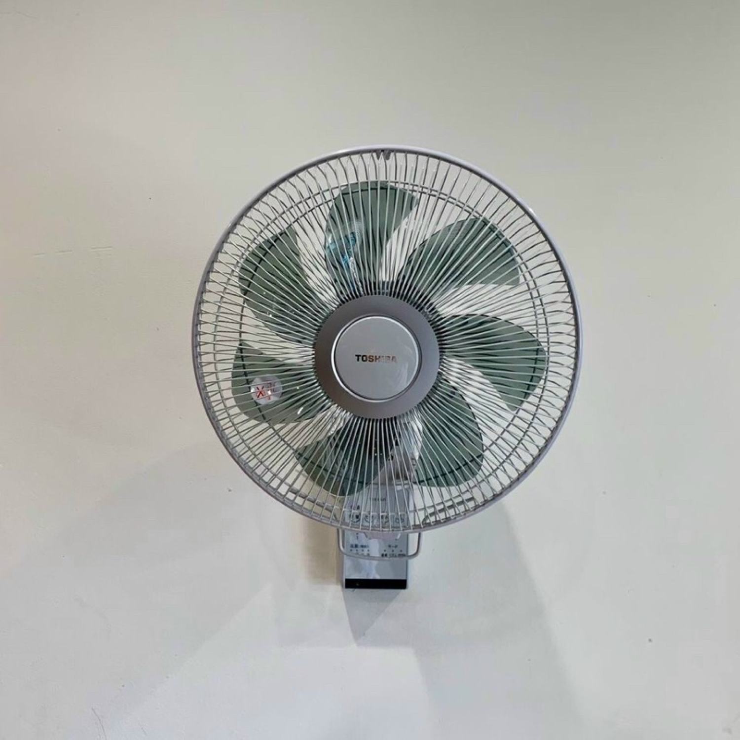 [MỚI] Quạt treo tường Toshiba Nhật nội địa đã chuyển điện 220v