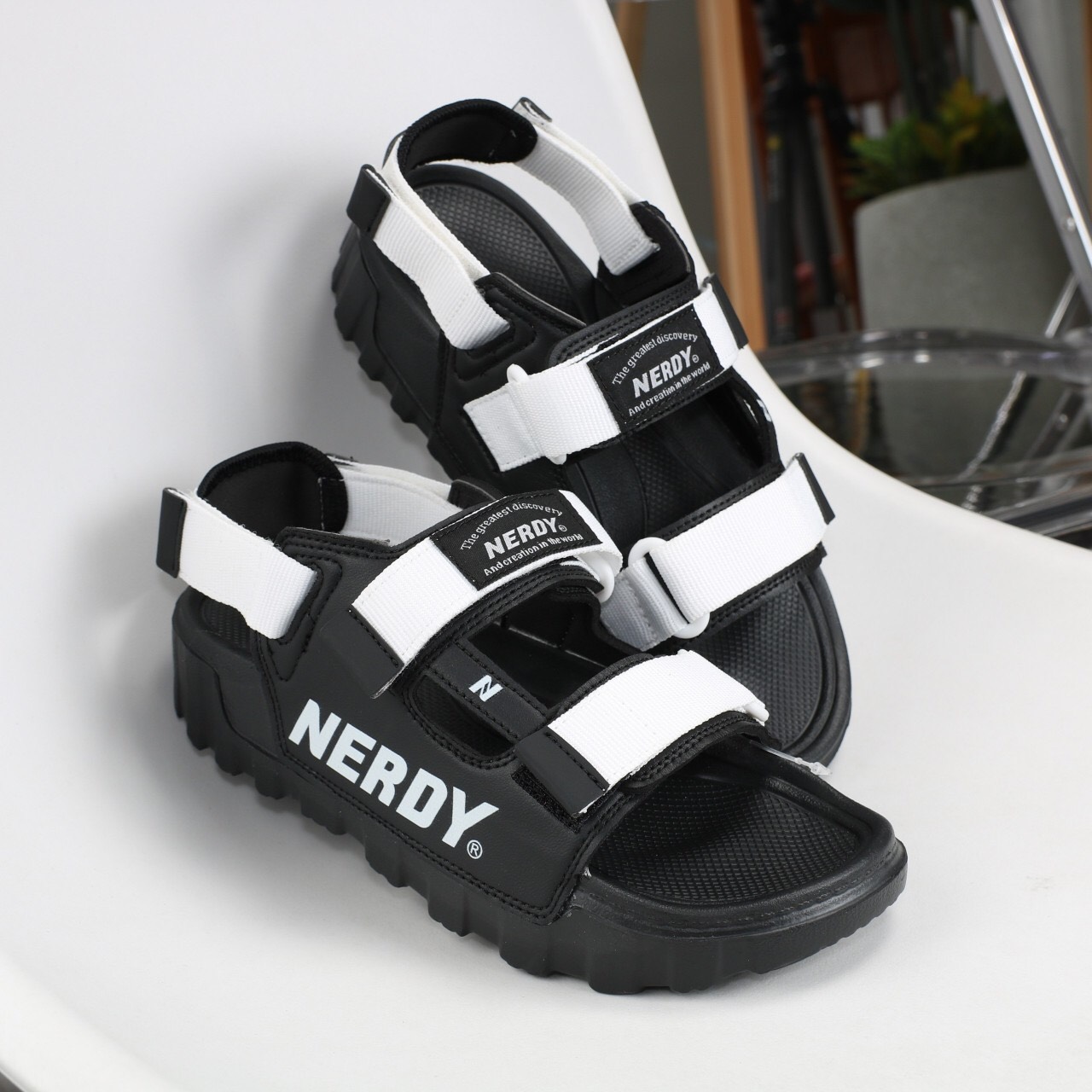 Giày Sandal NERDY❤️FREESHIP + VỚ Cao Cấp ❤️ xăng đan NERDY thể thao nam nữ màu đen logo trắng - FORM