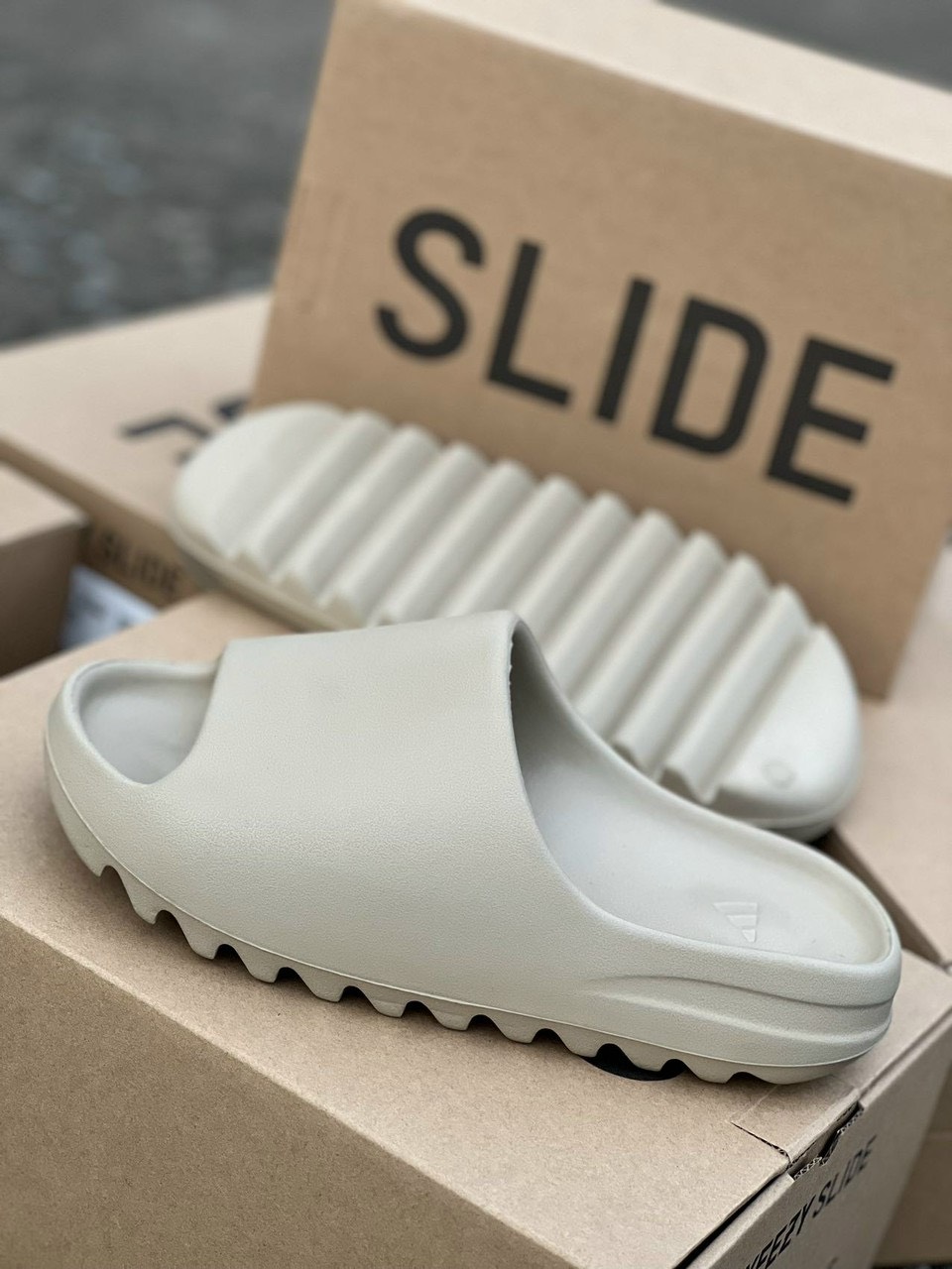 [CÓ 3 MÀU] [FreeShip] [Rẻ vô địch] [Có sẵn] [Giá hủy diệt] [Ảnh thật] Dép nam nữ Adidas Yeezy Slide - Full Box - Hàng chuẩn - Made In China Đập nổi