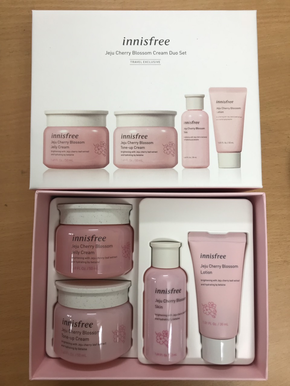 Bộ Innisfree Jeju Cherry Blossom 4In1 Dưỡng Ẩm Và Nâng Tông Sáng Da