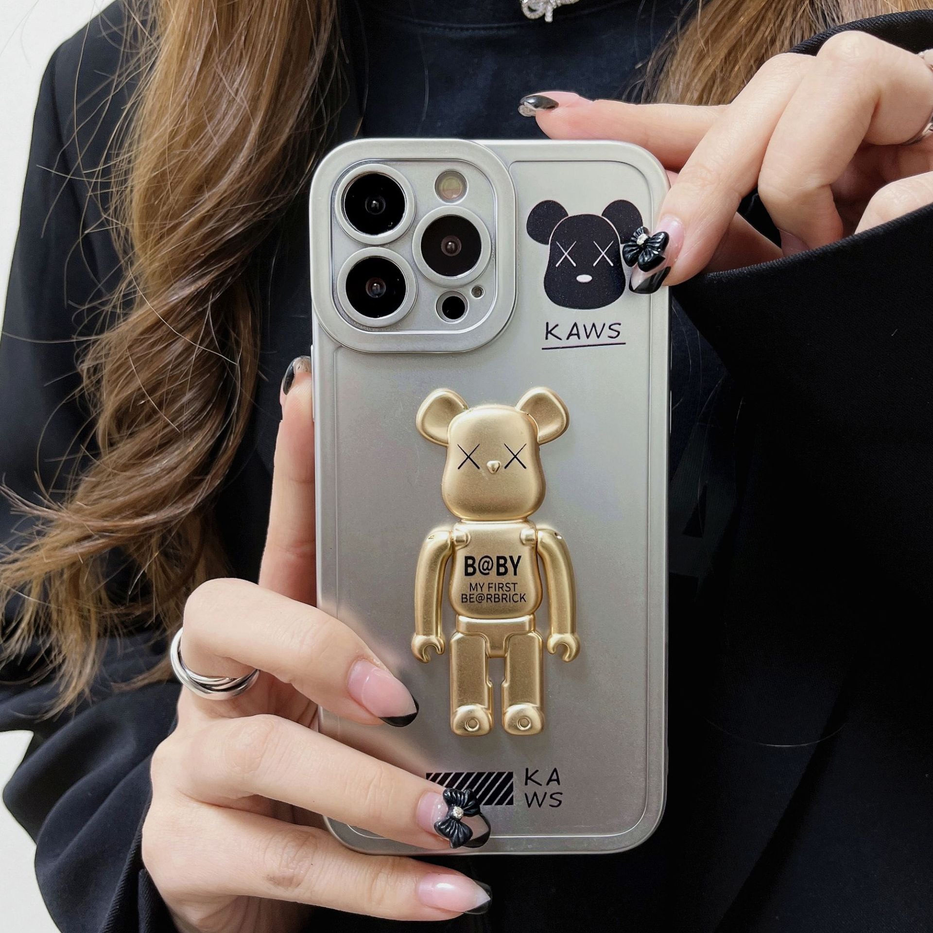 Gấu BearBrick: Sự hoàn hảo cho ốp lưng Xiaomi Redmi 8 - HATO Case