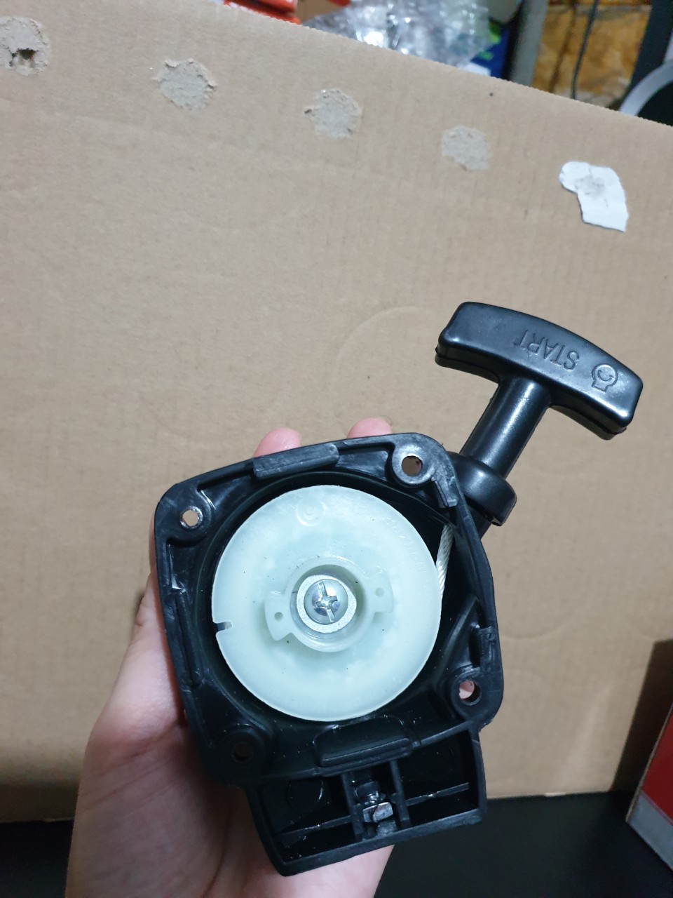 [HCM]Bộ chụp giật (khởi động) máy cắt cỏ 2 thì 260. 4 ốc 2 chấu . nòng 34ly KHÔNG DÙNG CHO HÀNG BÃI 