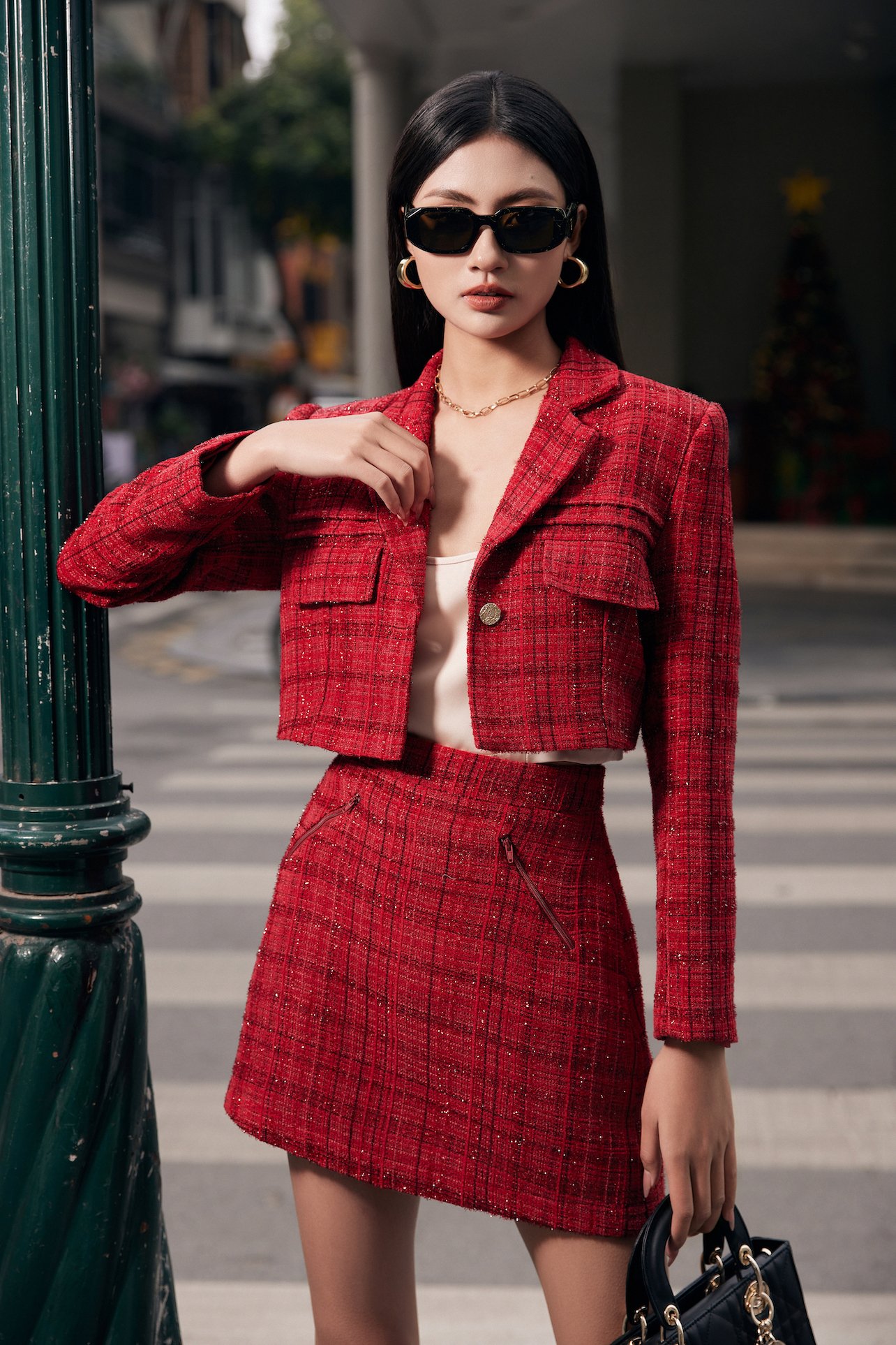 Set Áo Blazer Dạ Dáng Croptop Phối Chân Váy Dạ Túi Khóa Chéo Avn122312 Vvn122307