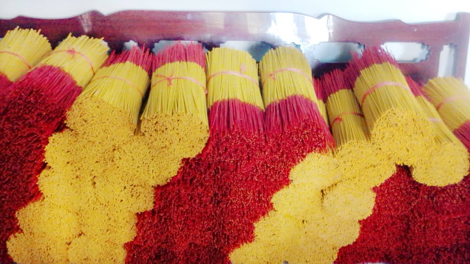 1 kg nhang trầm hương huế + TẶNG 05 NỤ TRẦM Vĩnh Thuận Phát ( NHANG SẠCH THƠM DỊU NHẸ ÍT KHÓI 700 cây )