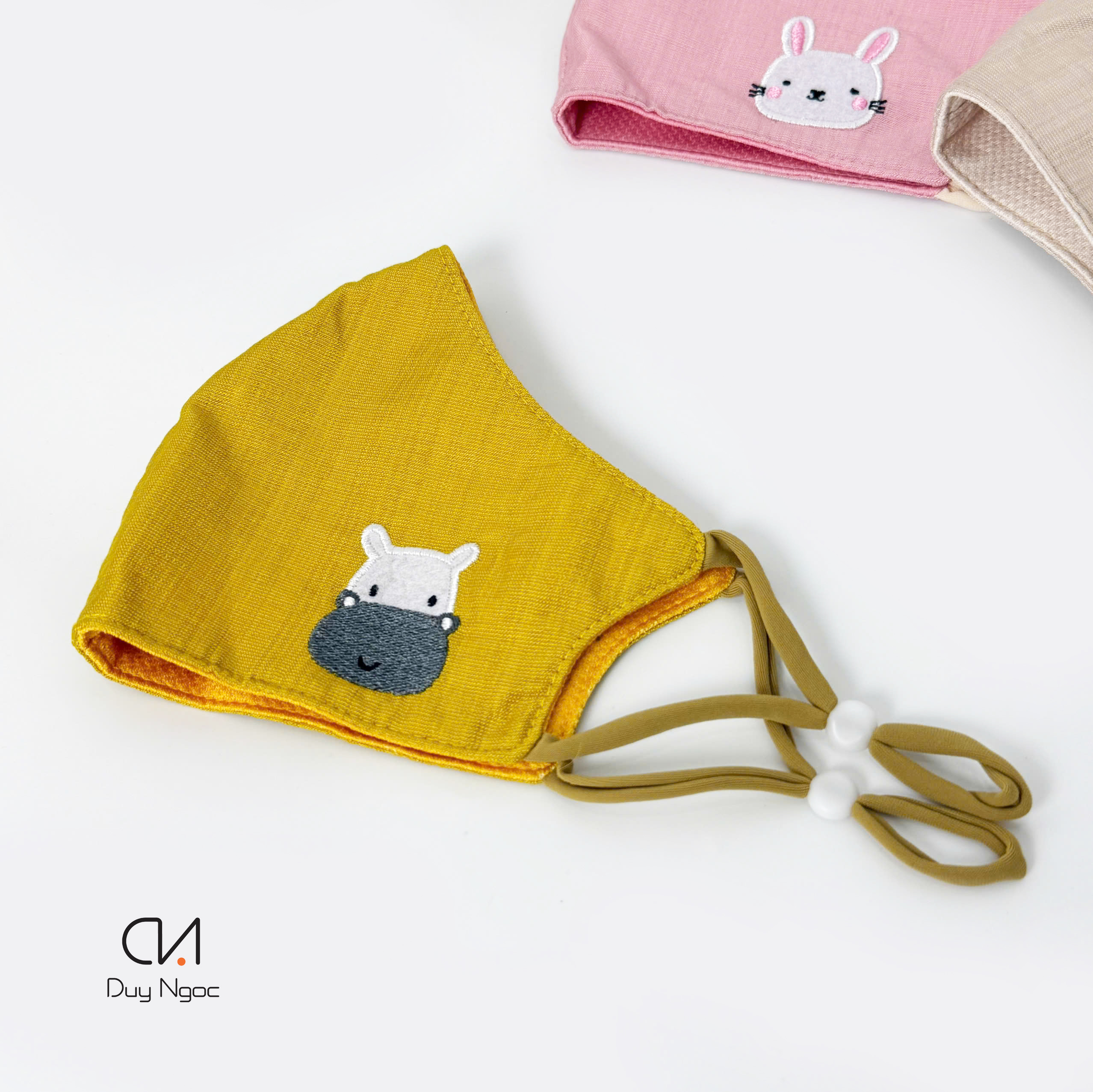 (Mẫu Mới) Khẩu trang vải linen họa tiết thêu cao cấp Duy Ngọc dành cho bé 4 đến 10 tuổi an toàn cho da mềm mịn(3704)