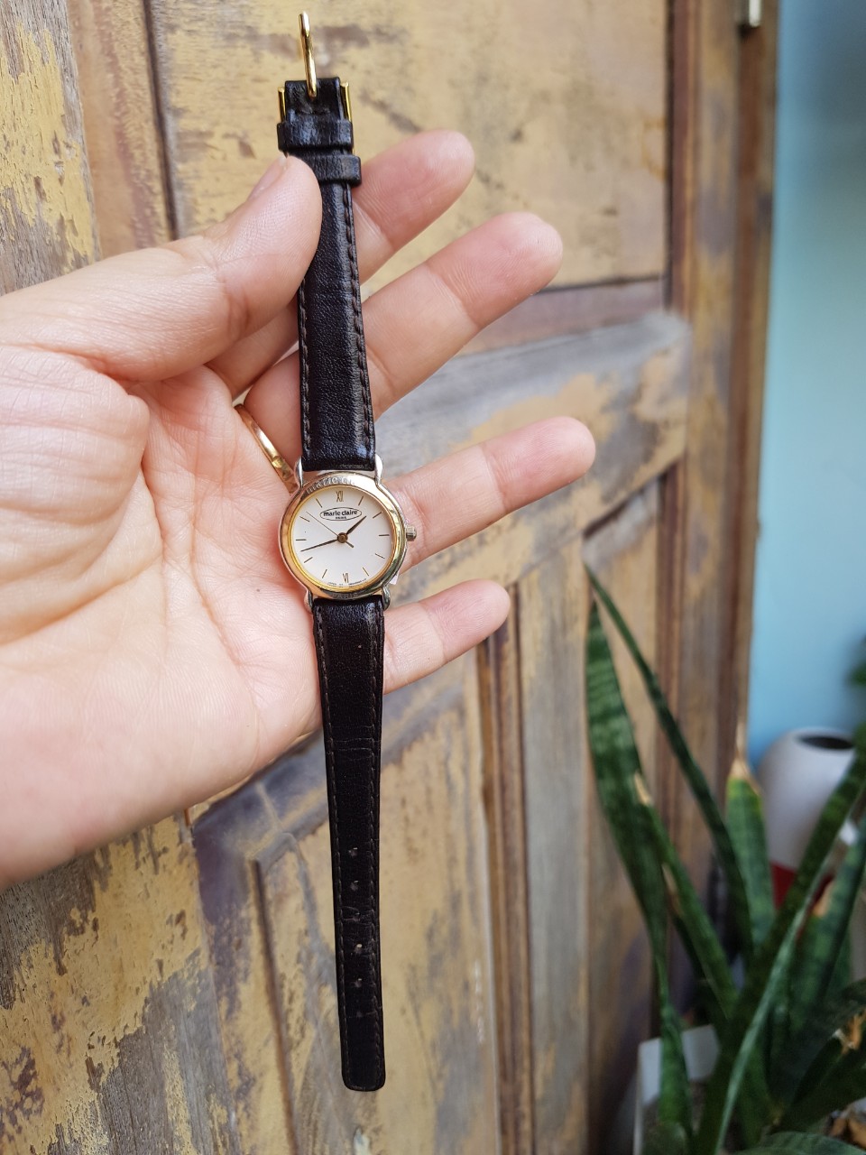 Đồng hồ nữ  hiệu Marie Claire Hàng si Nhật Dây da mặt tròn size mặt 23.5 mm cả núm HCM