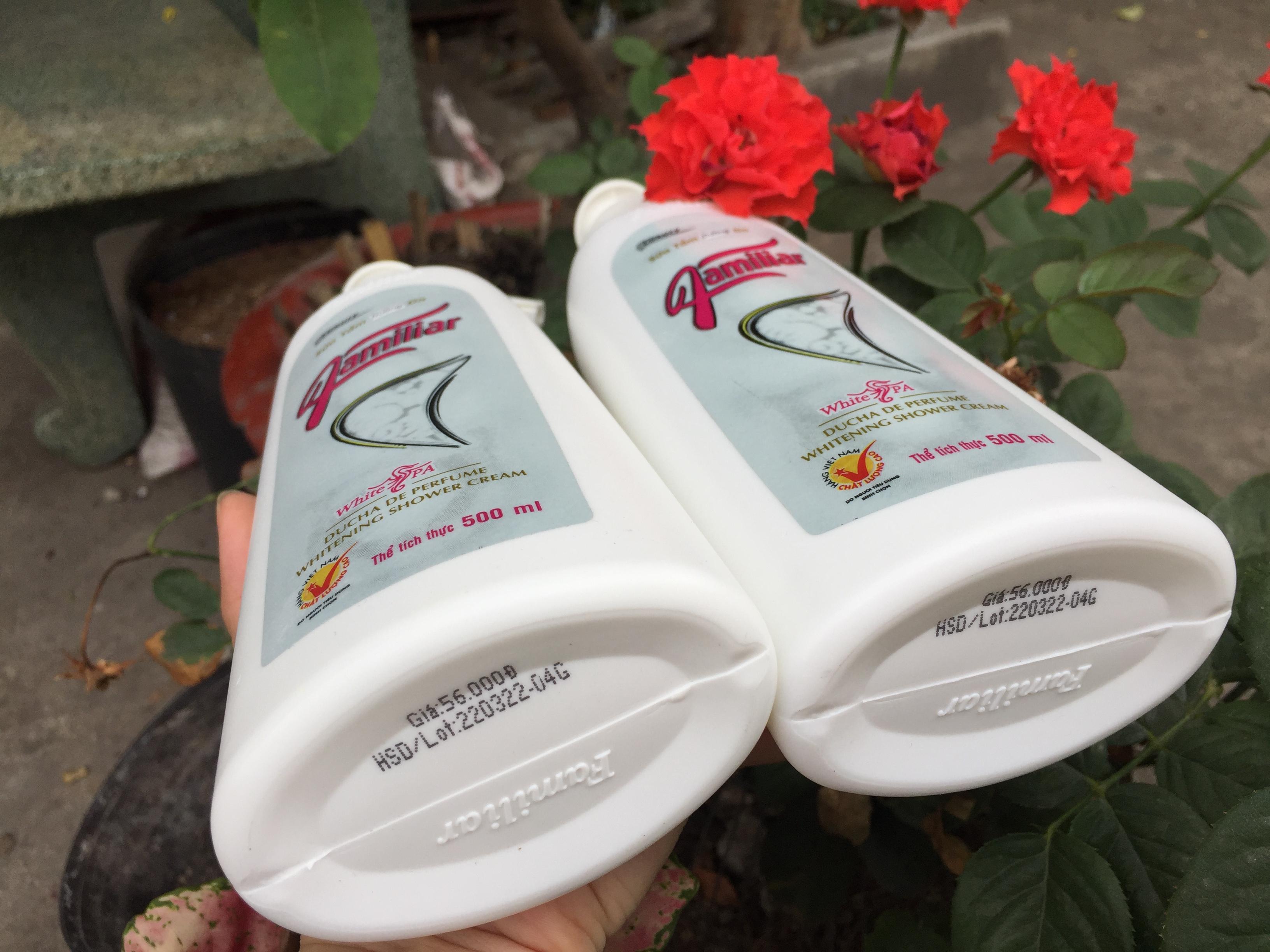 Combo 2 chai sữa tắm cá Ngựa dưỡng da Familiar 450 ml