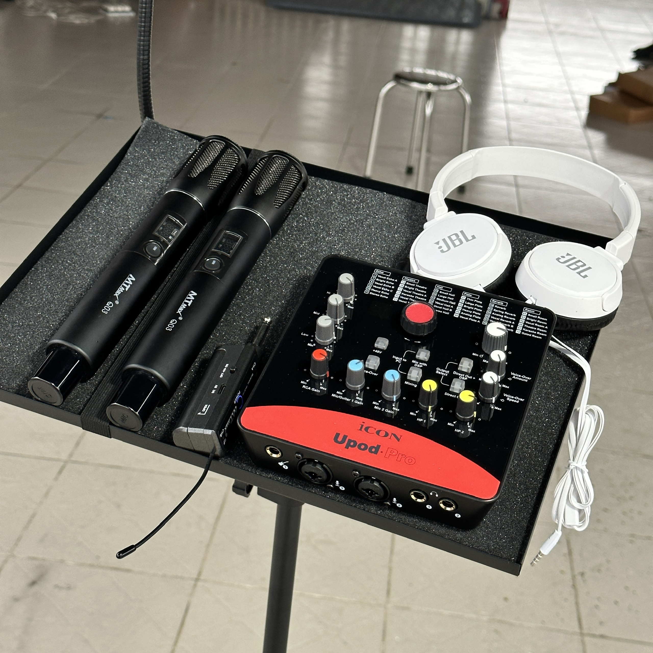 Combo chuyên thu âm livestream karaoke tiktok idol bigo bán hàng onl sound card X5 và Micro Q3  cao 