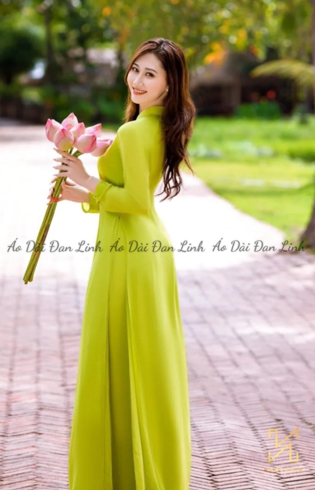 Áo dài 4 tà màu xanh cốm trẻ trung nổi bật - Áo Dài Đan Linh