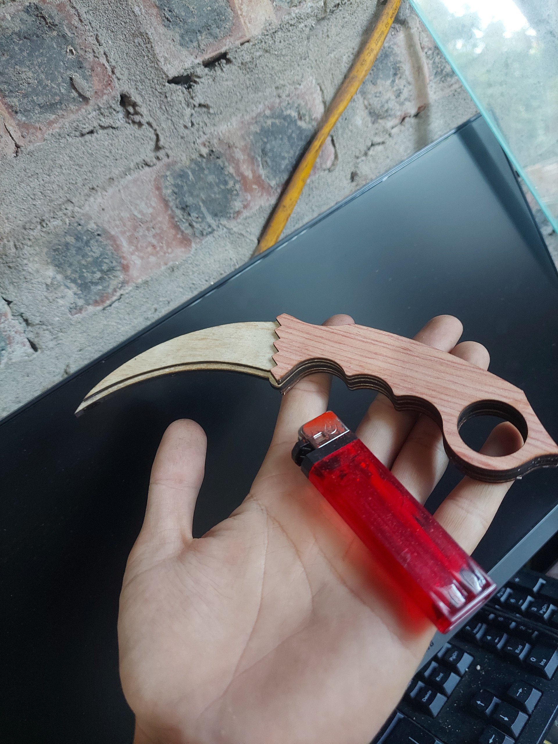 Dao gỗ mô hình  Karambit