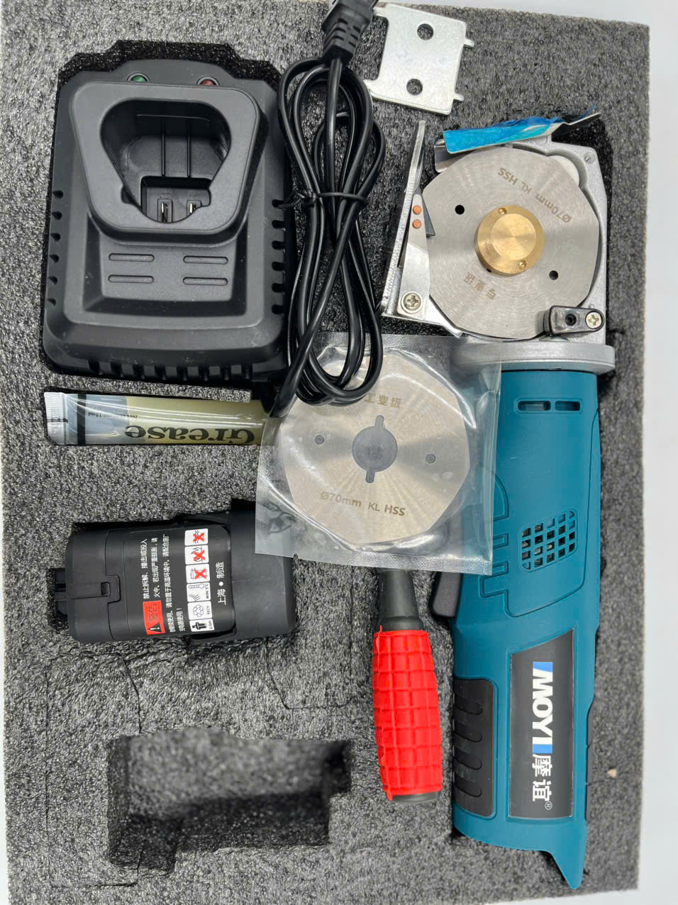 Máy Cắt Vải Sạc Pin Cầm Tay Lưỡi Tròn Chuyên Cắt Vải Đồ Dày Đến Hơn 10 Lớp Vải