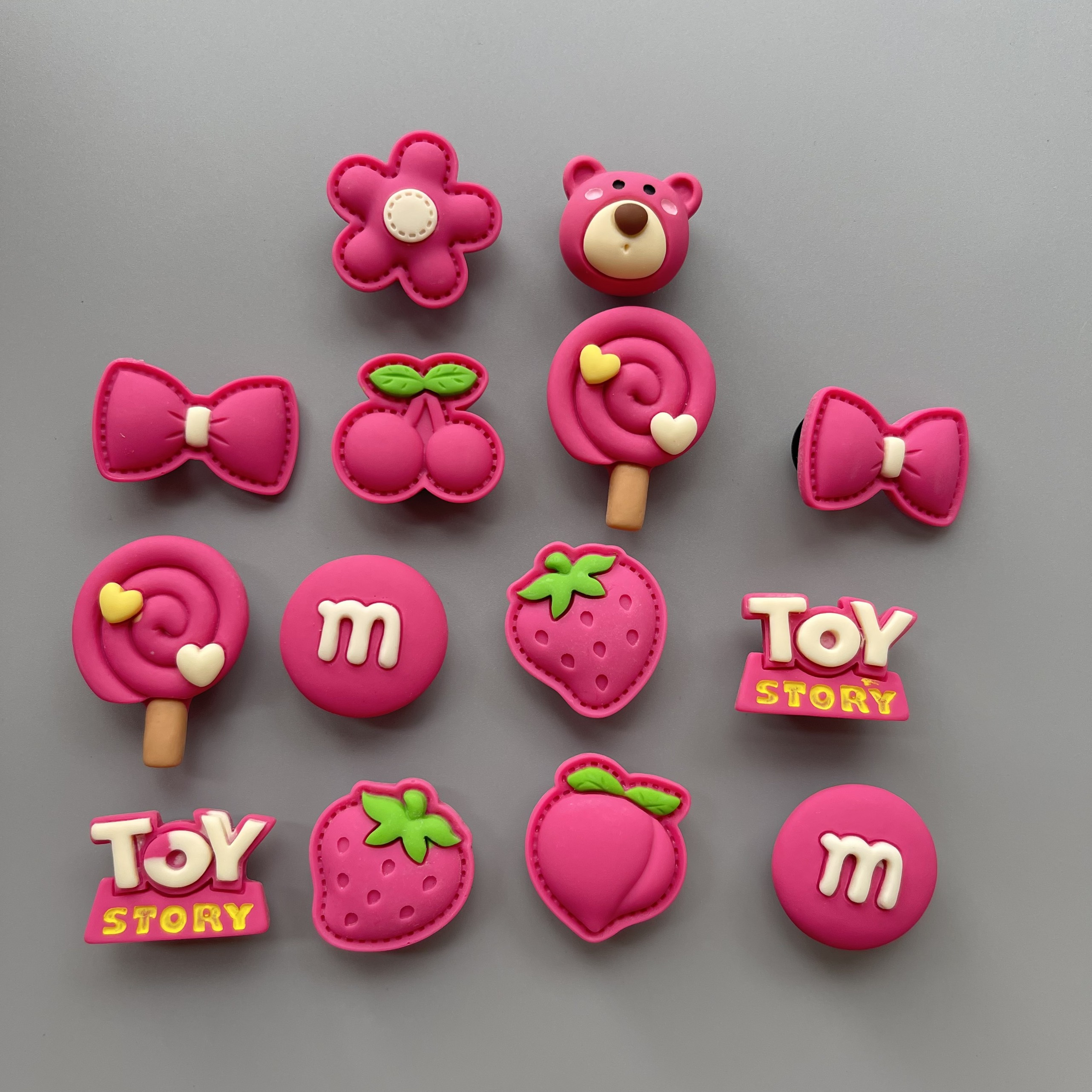 [COMBO HOT]Set 14 Jibbitz Sticker Charm 3D chủ đề Toy Story Lotso DIY nhựa cứng gắn Dép Crocs Cross 