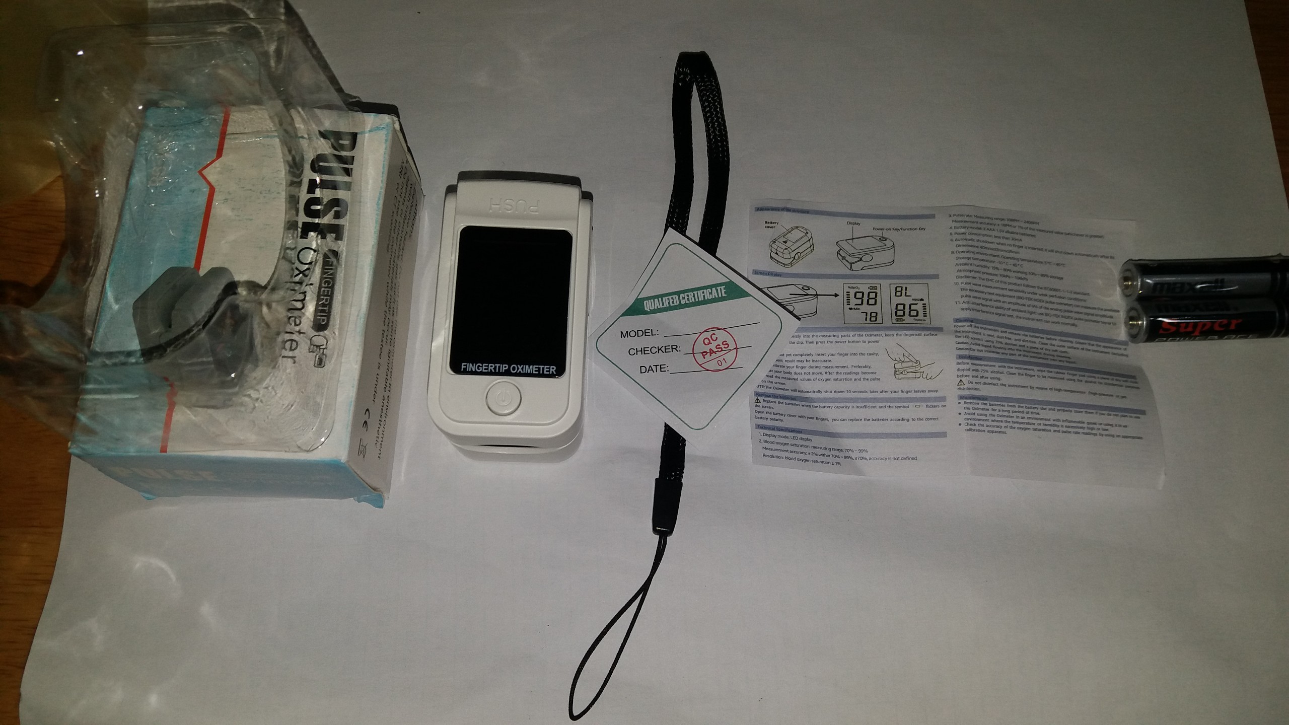 Máy Đo Nồng Độ Oxy Và Nhịp Tim Thông Qua Đầu Ngón Tay Dùng Chăm Sóc Sức Khỏe Tại Nhà ( Có Tặng Dây Đeo Tay & 02 Pin TOSHIBA 15V )