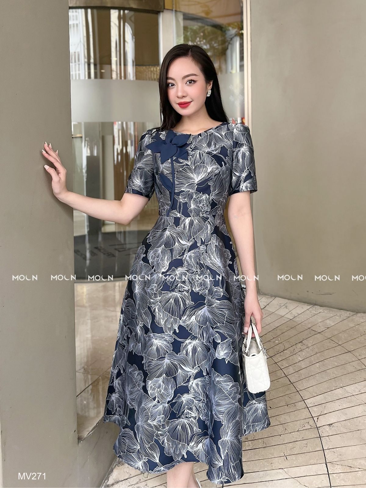 Kiểu váy đầm xòe cổ sen đẹp cho nàng công sở duyên dáng xuân hè 2019 - Thời  trang - Việt Giải Trí