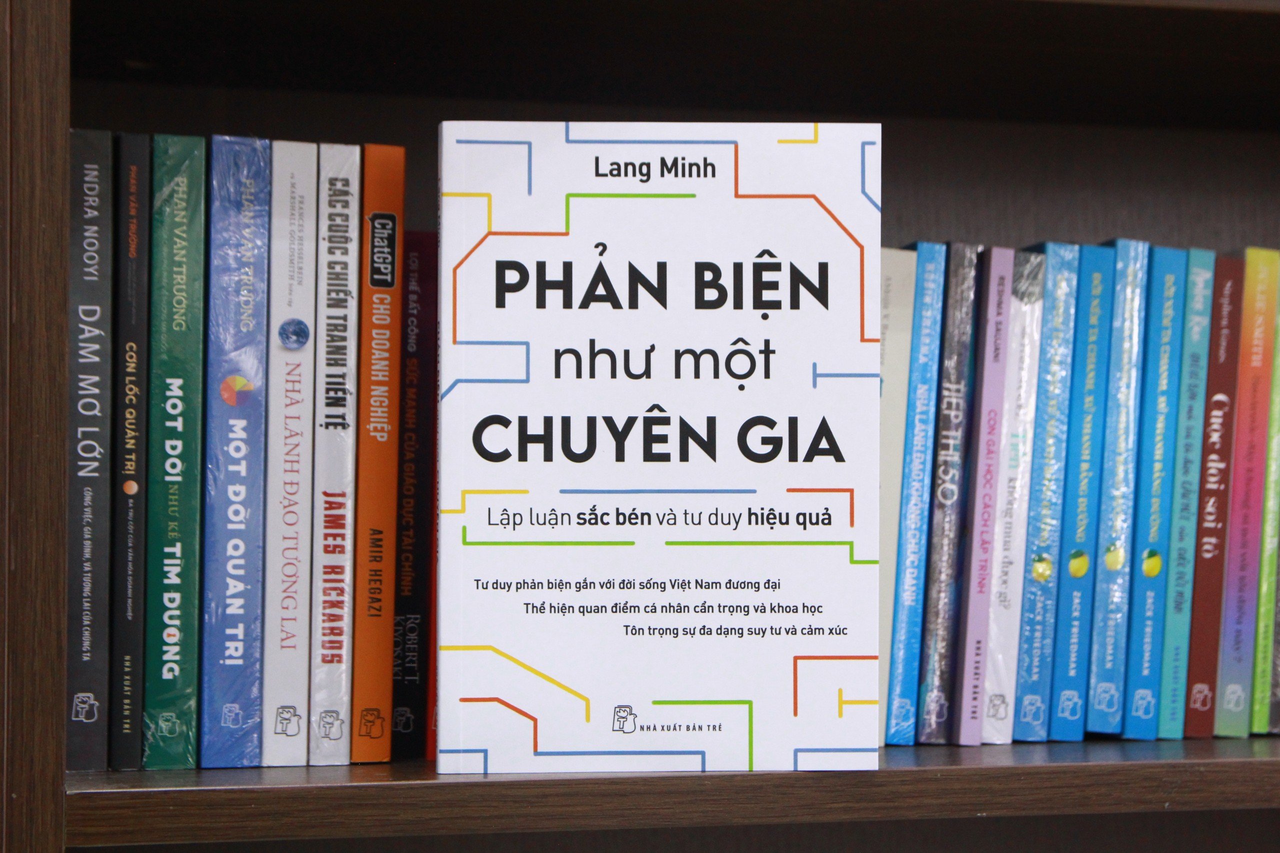 Sách - Phản Biện Như Một Chuyên Gia - Lập luận sắc bén và Tư duy hiểu quả