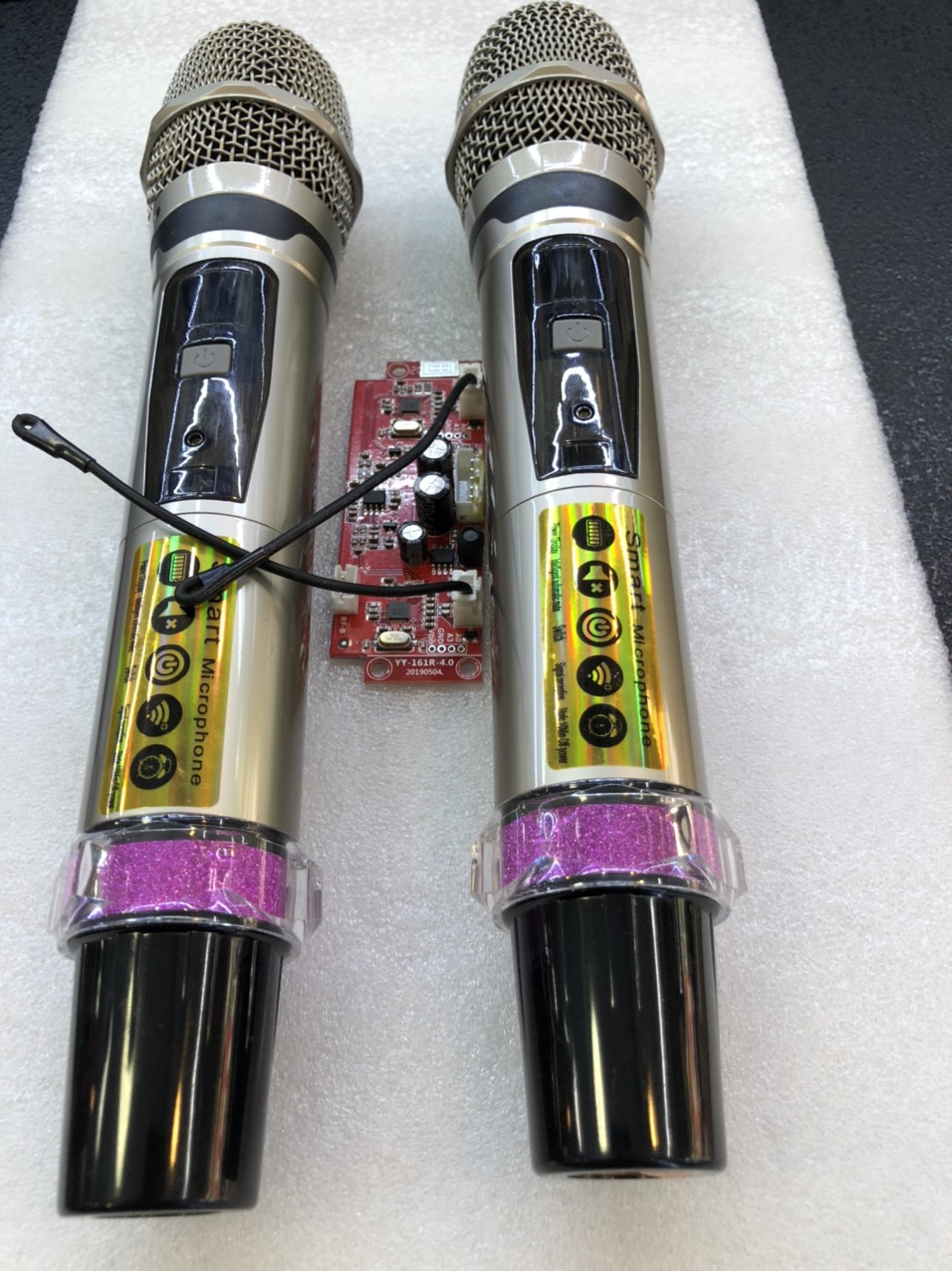 Micro loa kéo Shure UGX8  micro chuyên cho tất cả các dòng loa kéo tiếng nhẹ ít hú.