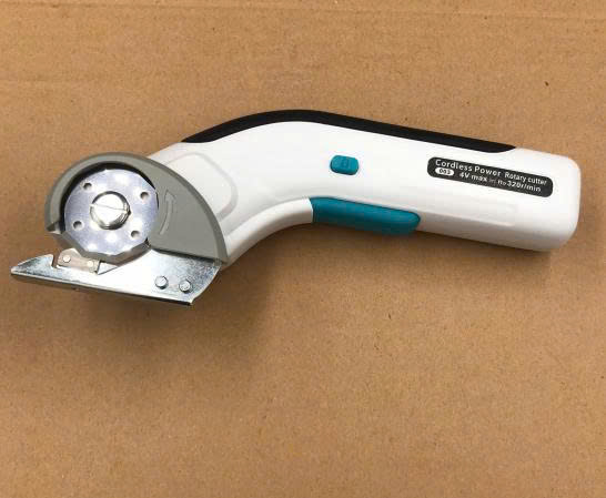 Kéo cắt vải mini sạc điện cầm tay tiện lợi