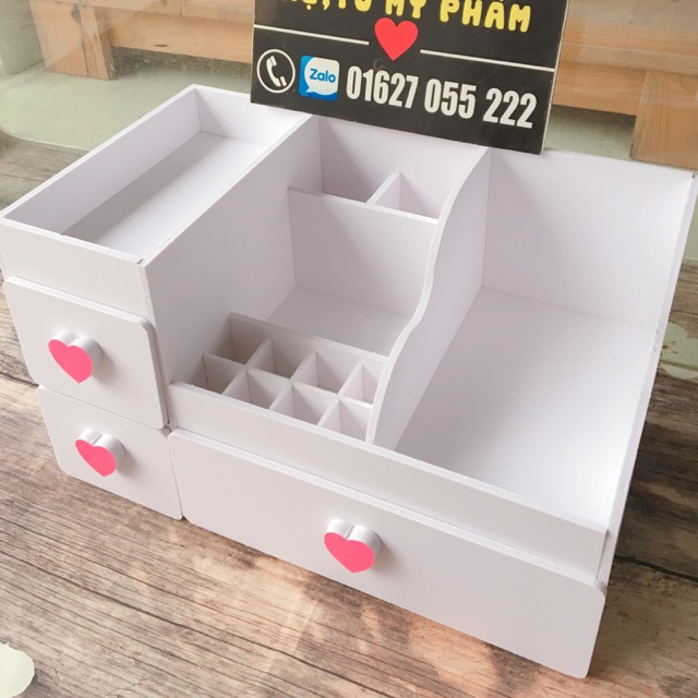[HCM]Kệ mỹ phẩm max 35cm màu trắng núm tim hồng