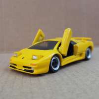 Xe mô hình Tomica - Siêu xe Lambor Diablo màu vàng mở được cửa rất đẹp giá rẻ cho sưu tầm.