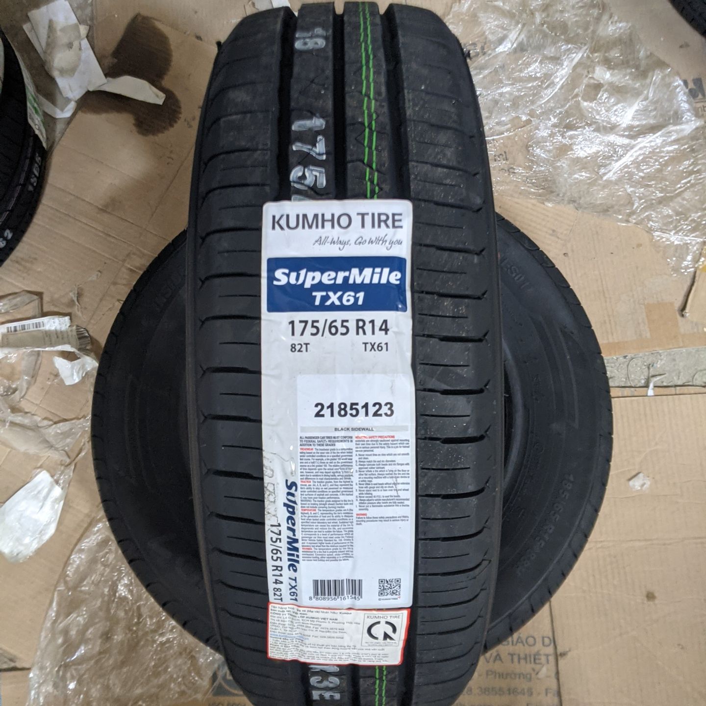 Lốp ô tô Kumho 175/65R14 82T TX61