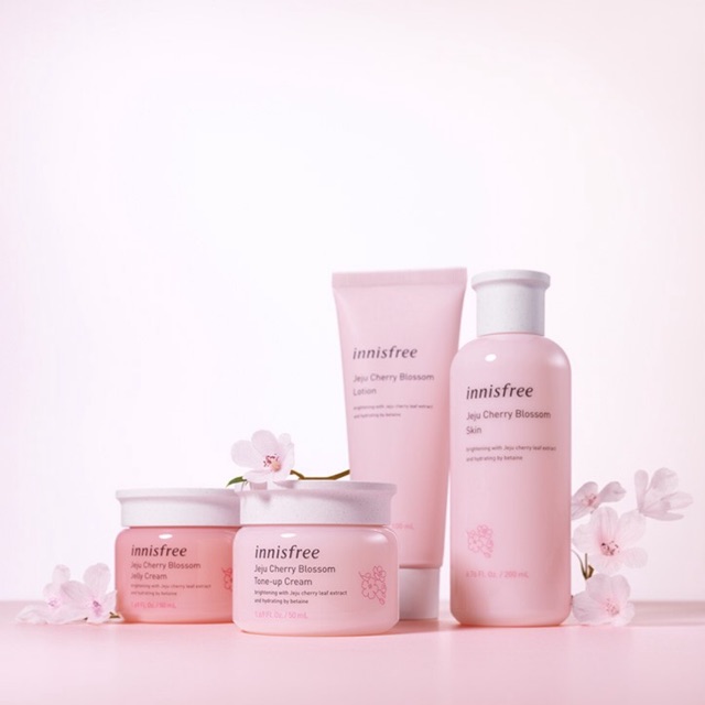 Bộ Dưỡng Dưỡng Ẩm Và Nâng Tông Da Sáng Innisfree Jeju Cherry Blossom Set 4 Sản Phẩm