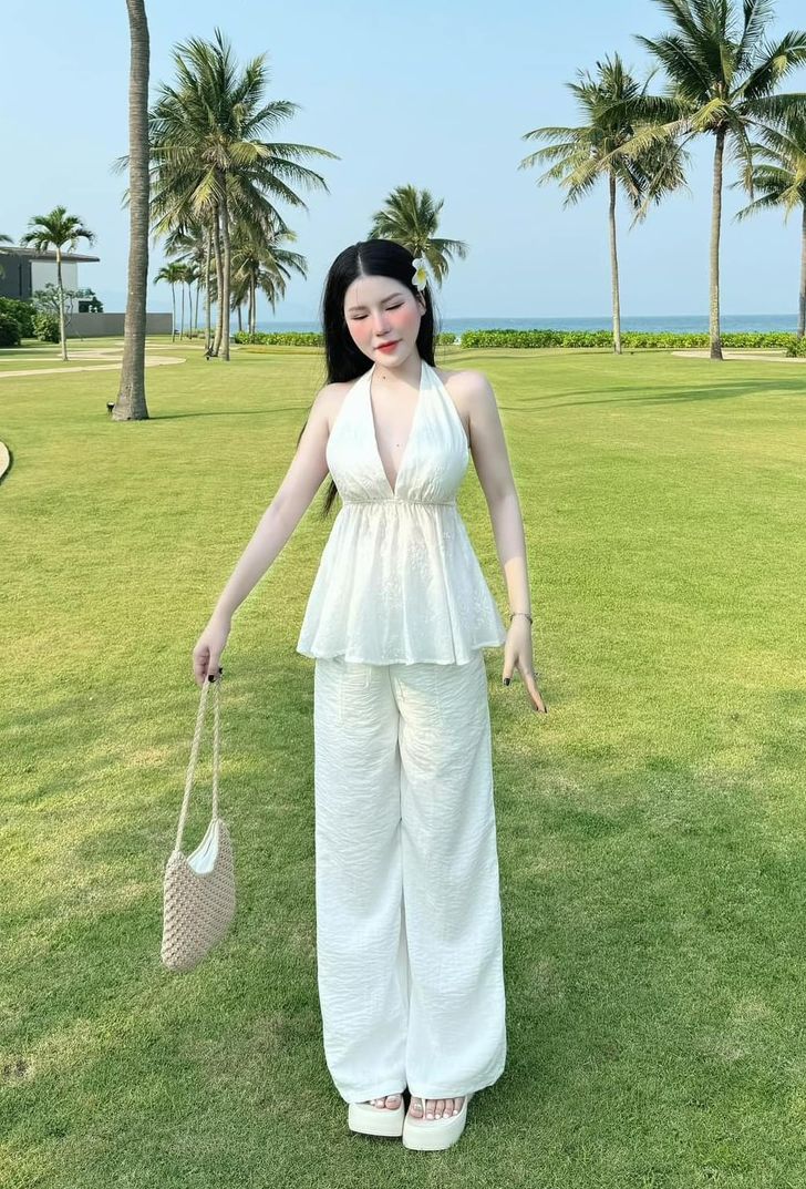 Set đi biển vải đũi áo yếm hở lưng cột dây nơ ôm eo xòe và quần ống rộng đồ bộ quần ống rộng vải đũi