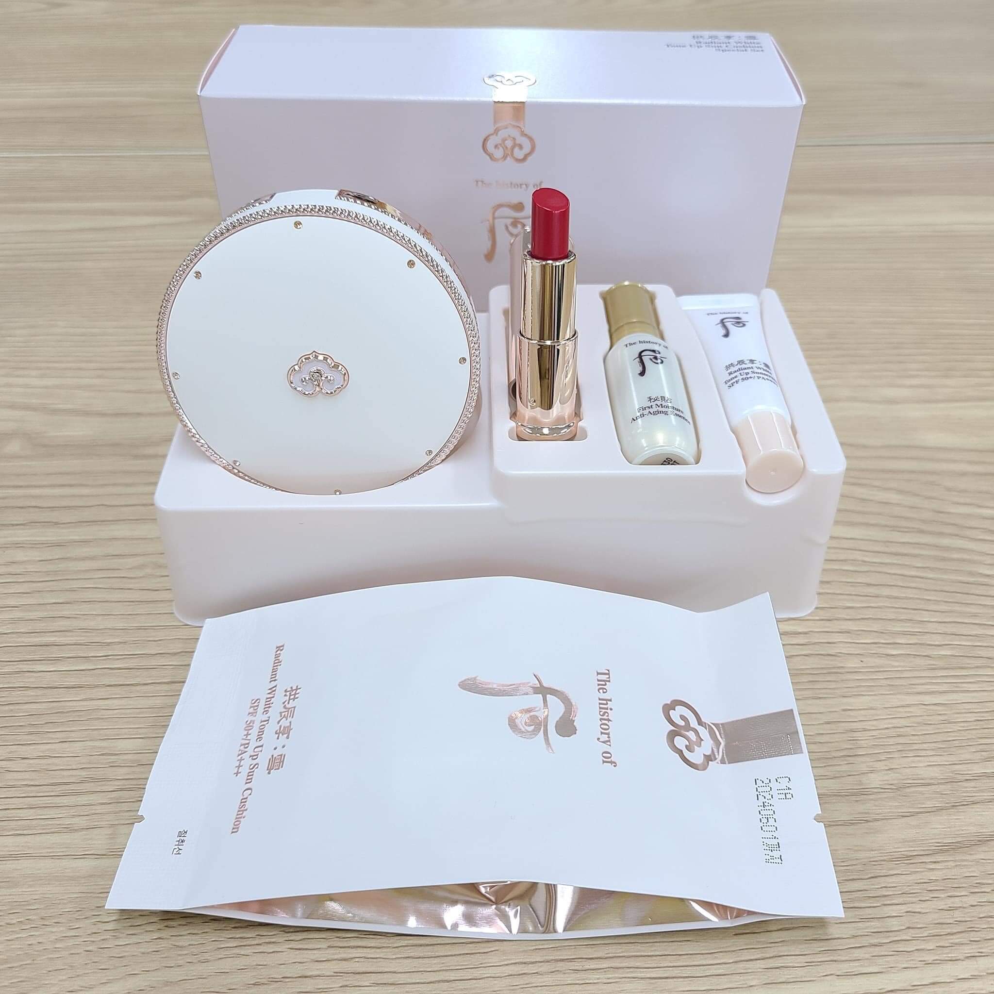 Set Phấn Nước Whoo trắng - The history of Whoo Radiant white Tone Up Sun Cushion